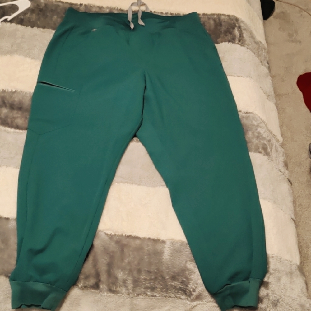 Large Figs, hunter green scrub pants